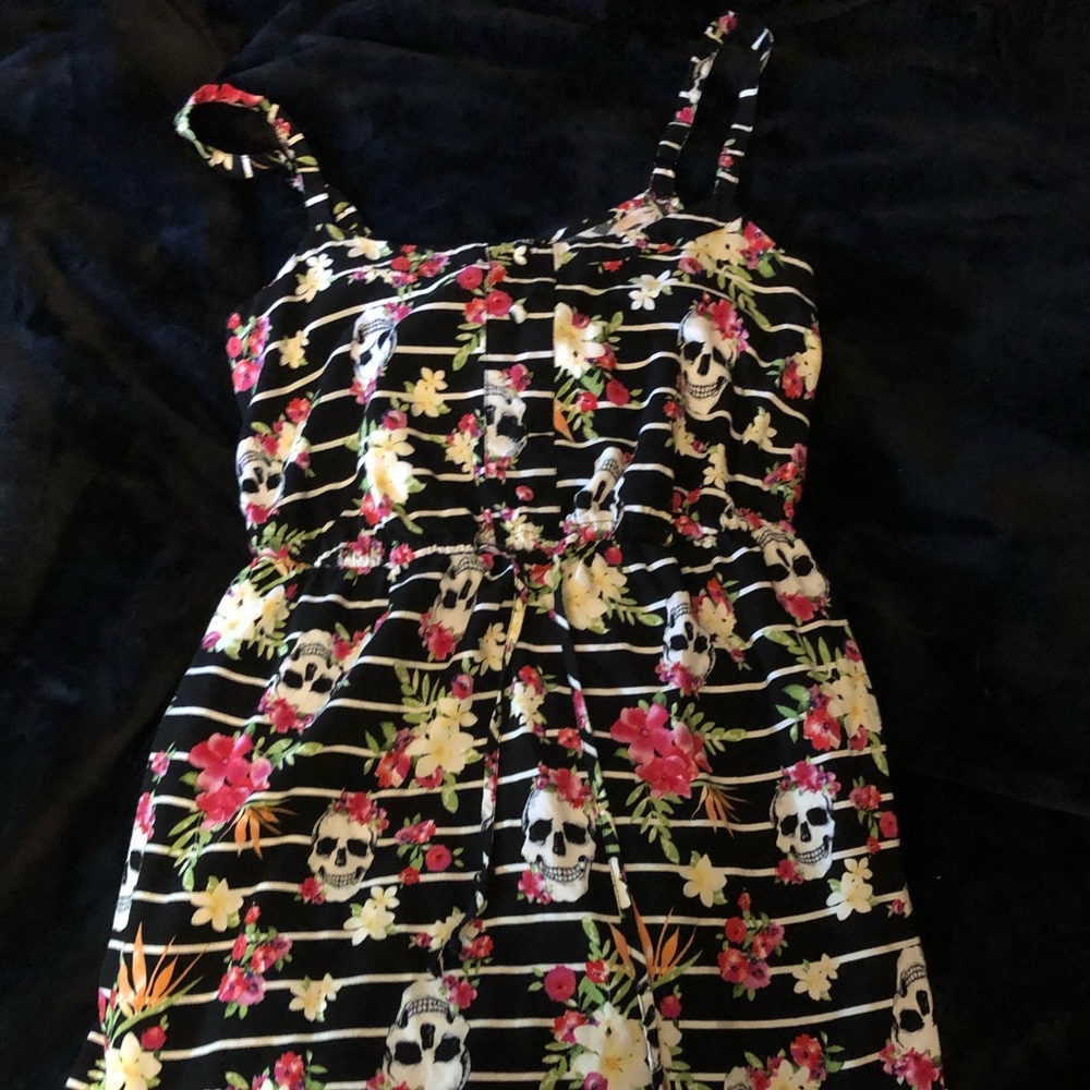 Skull dress with pockets!